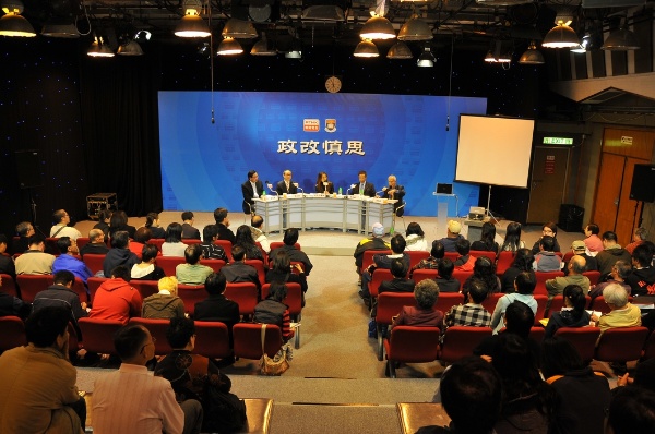 600x398 pixels (112K)