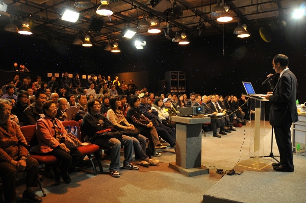 600x398 pixels (119K)