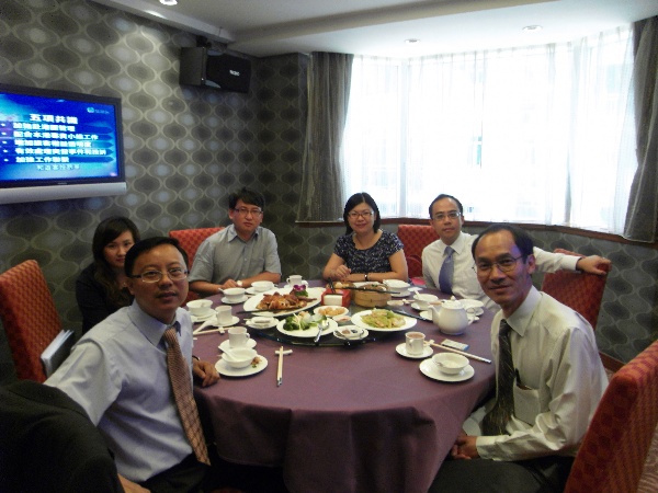 600x450 pixels (108K)