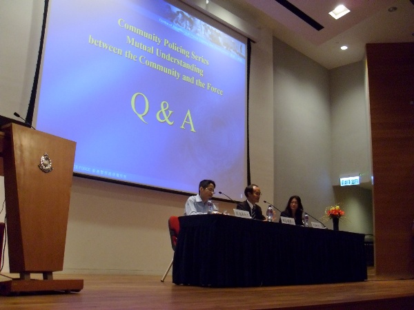 600x450 pixels (79K)