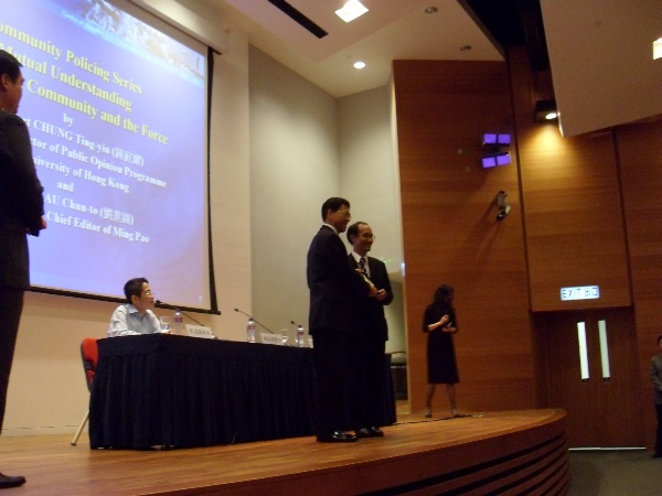 600x450 pixels (86K)