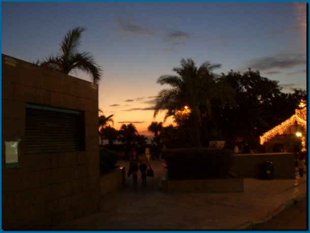 602x451 pixels (84K)