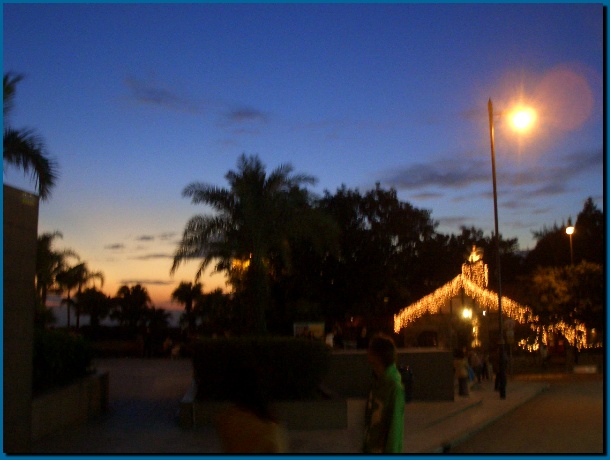 602x451 pixels (85K)